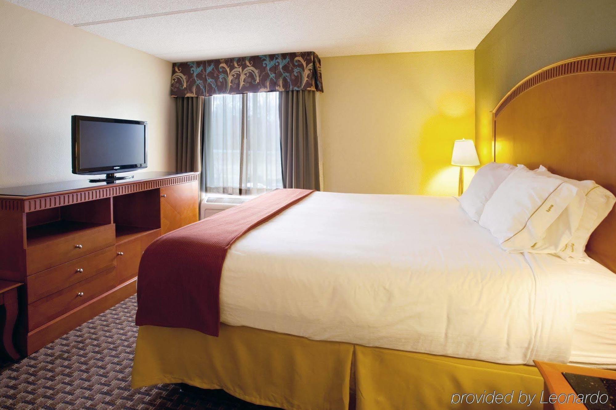 Holiday Inn Express Hotel & Suites Charlotte Airport-Belmont, An Ihg Hotel Room photo
